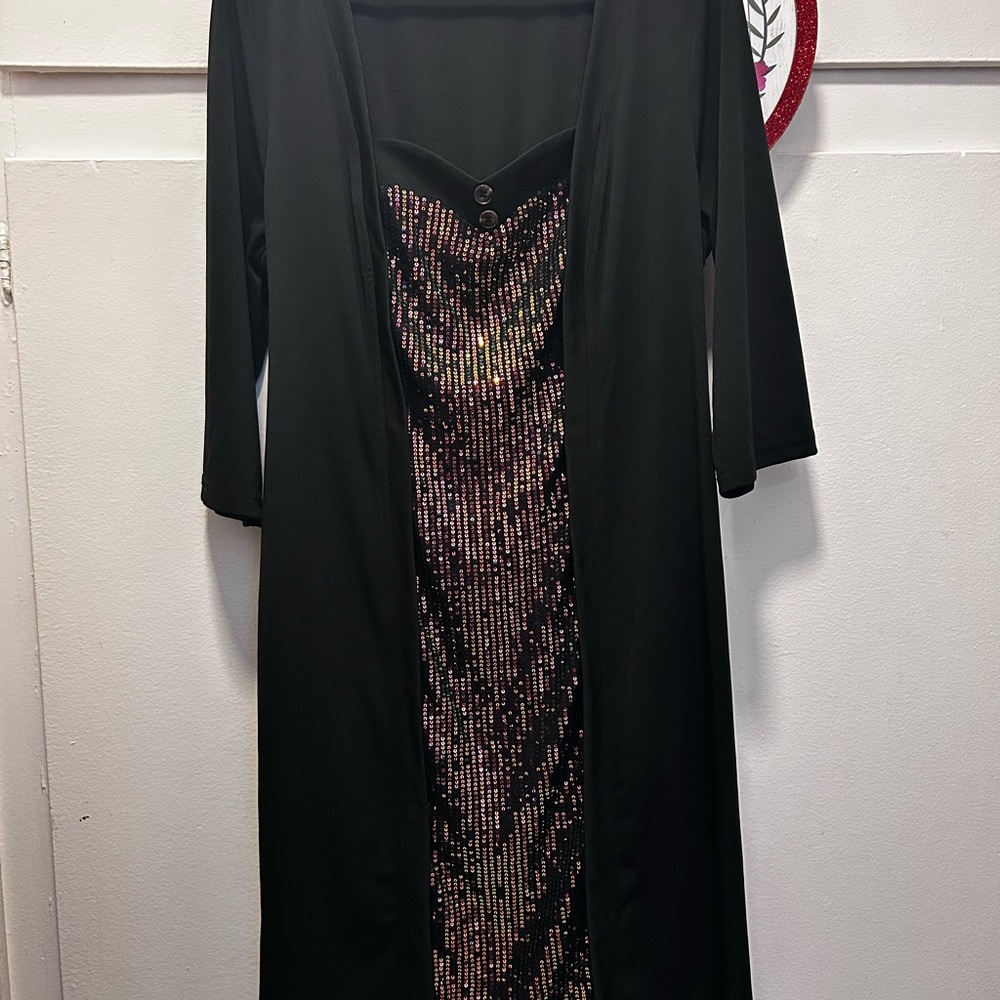 Elegant Black and gold Sequin Dress - Picture 12 of 16